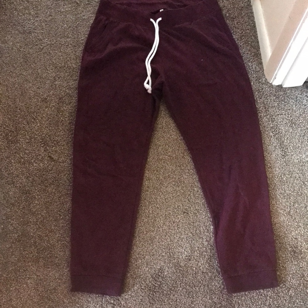 Never worn before maroon sweats
